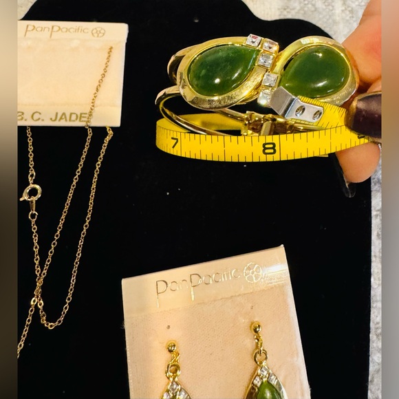 Authentic B.C. Jade Set of Gold Tone Earrings Necklace & Bracelet - Picture 15 of 15